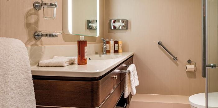 Standard Twin cabin bathroom on Spirit of Discovery